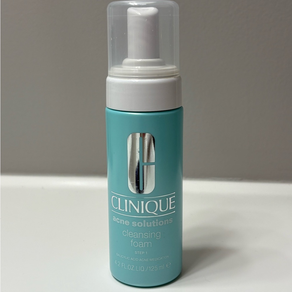 Clinique Acne Solutions Cleansing Foam in Aqua